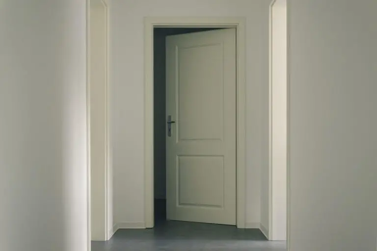 comment raboter une porte
