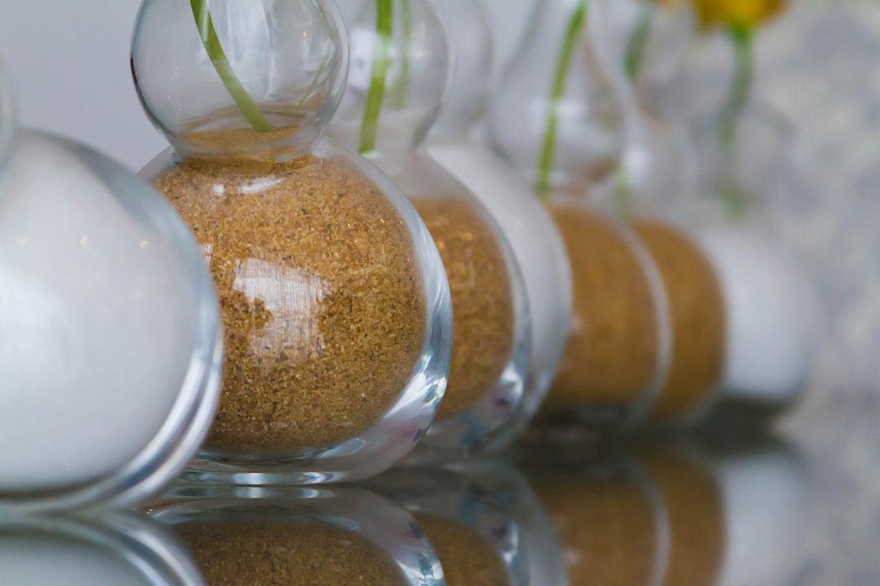 Comment décorer un vase transparent avec du sable ? - Lovimo